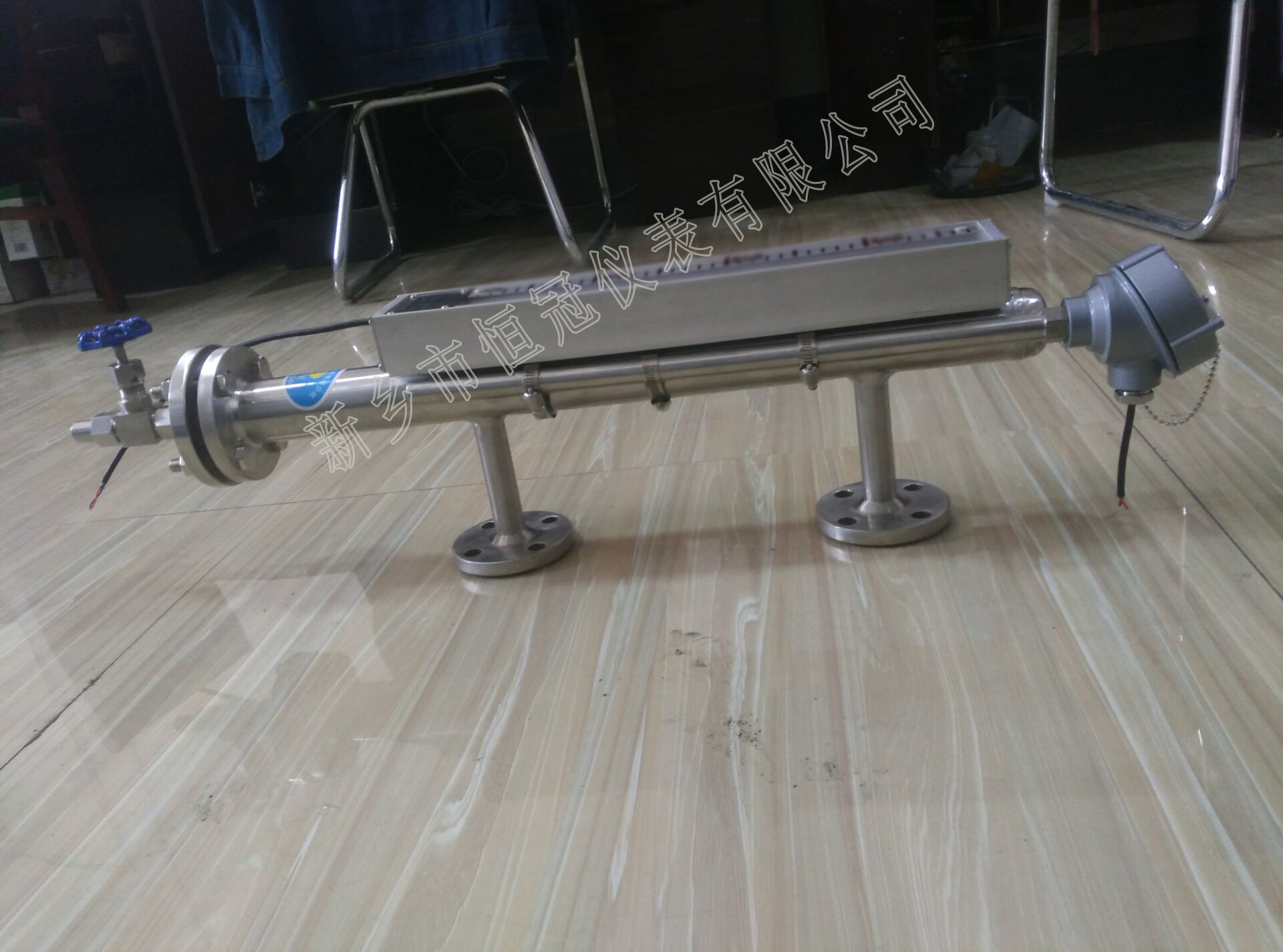 湖北訂制的磁敏電子雙色液位計防腐型已發(fā)貨，梁經(jīng)理您保持手機暢通，以方便接收